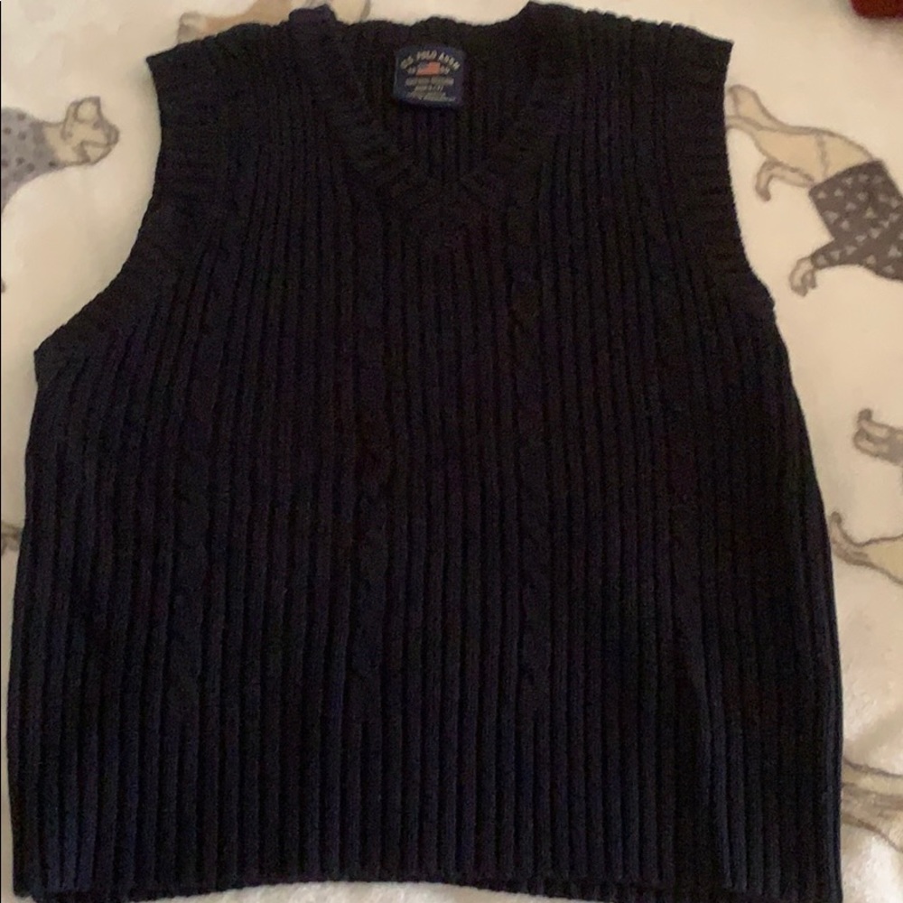 Knitted vest.
